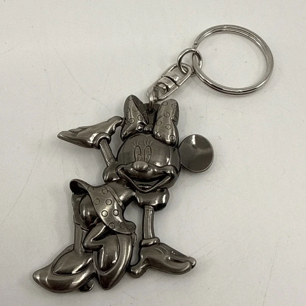 Disney MINNIE MOUSE Posing Silver Pewter Metal KEYCHAIN Key Ring Chain Holder